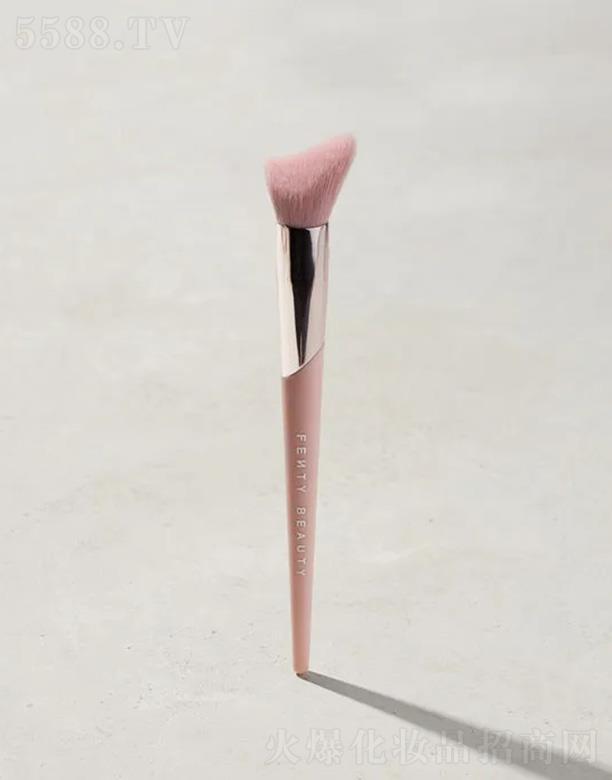 ·����܎��ˮ���yƷ(�Ϻ�)���޹�˾��Fenty BeautyĘ�a֮����߹�ˢ120 ݆���߹�ˢ�p�ɵ���Ę�a