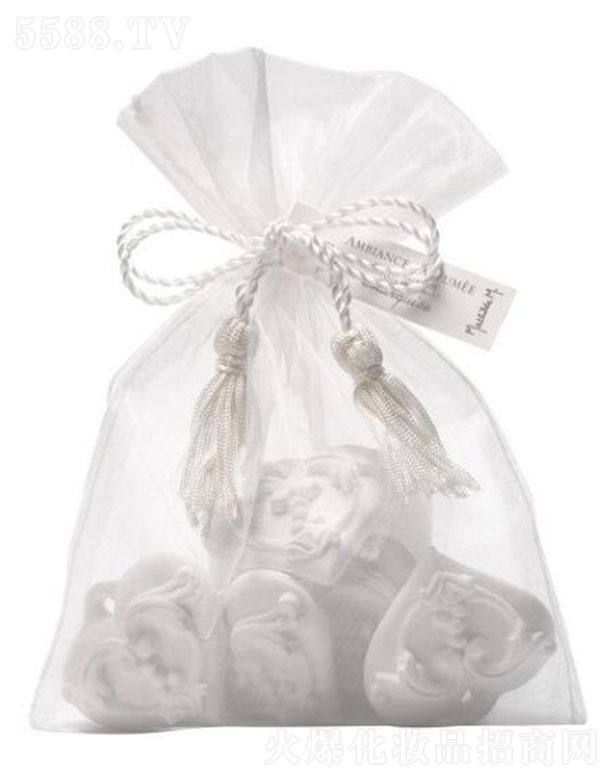 ������(�Ϻ�)Ʒ�ƹ����ɷ����޹�˾���Ϻ������� ��?sh��)۠������ٻ�֮�����ʯ�?����̖8��(g��)�b