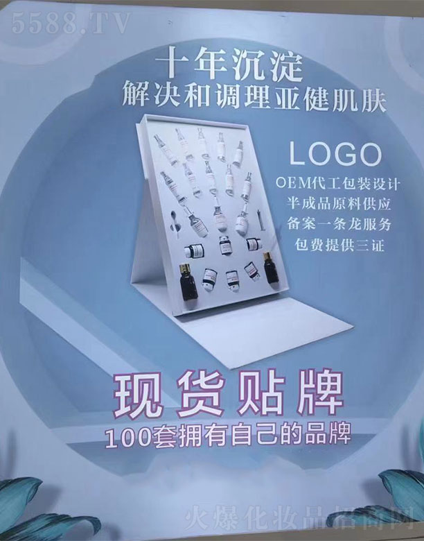 �䝙(r��n)����ɫ���׺�