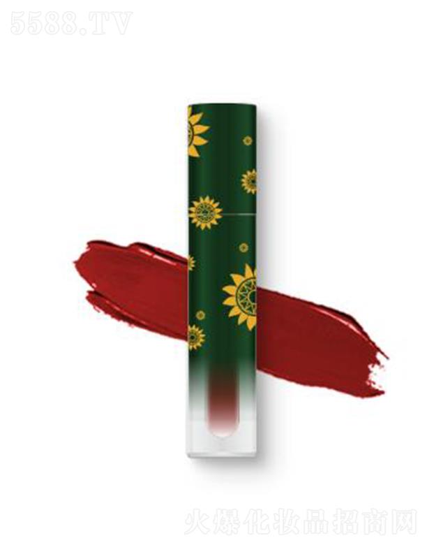 �ۊy������֮�����F���ԣ��oη��һĨ�����@ɫ�iɫ�־�