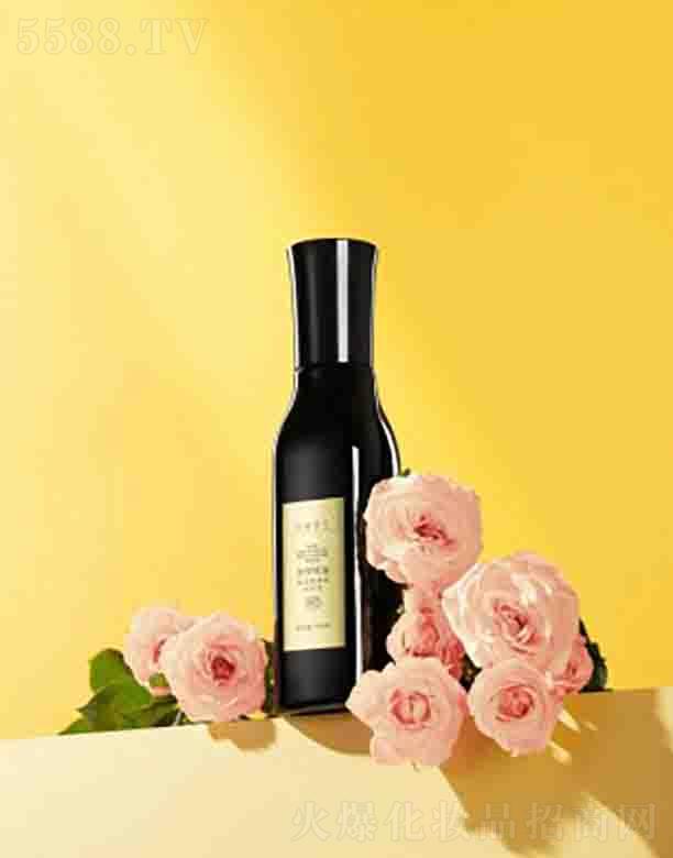 ����Ů��õ�徫�ͱ������wˮ