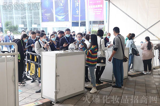 ����ʢ�磬�س��������44�óɶ����I(y��)���[��(hu��)ʢ���_Ļ